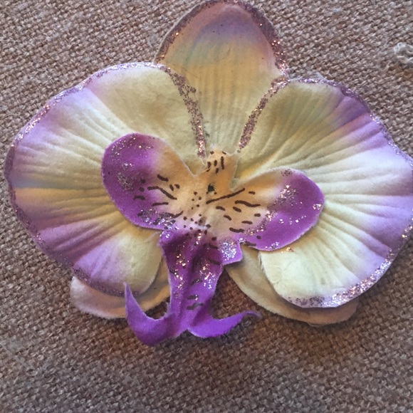 Orchid Flower Hair-clip Rockabilly Pinup Girl - Picture 1 of 4